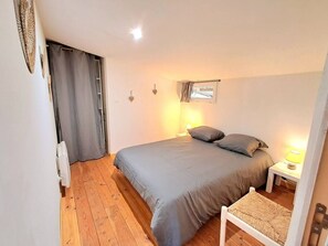 1 chambre, fer et planche Ă repasser, Wi-Fi, draps fournis