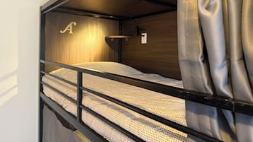 高級寢具、免費無線上網、床單