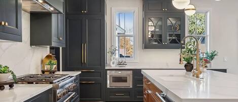 Mikrowelle, Ofen, Herdplatte, Geschirrspüler