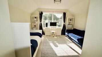 Iron/ironing board, WiFi, bed sheets