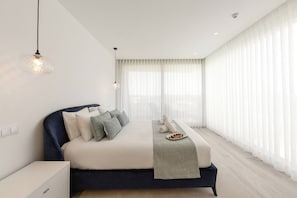 3 bedrooms, iron/ironing board, travel crib, internet