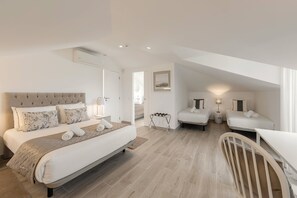 3 habitaciones, tabla de planchar con plancha, cuna de viaje y internet