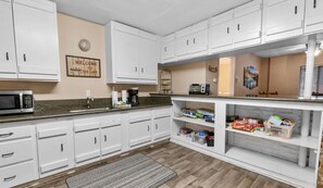 Electric kettle, toaster - Happy on the Lake (Big Bear Lake)