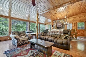 TV - Gone Fish Inn| Creek Frontage| Hot Tub | Pool Table (Epworth)