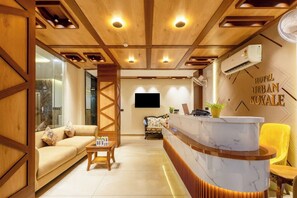 Reception - Hotel Urban Royale Near IGI Airport (New Delhi)