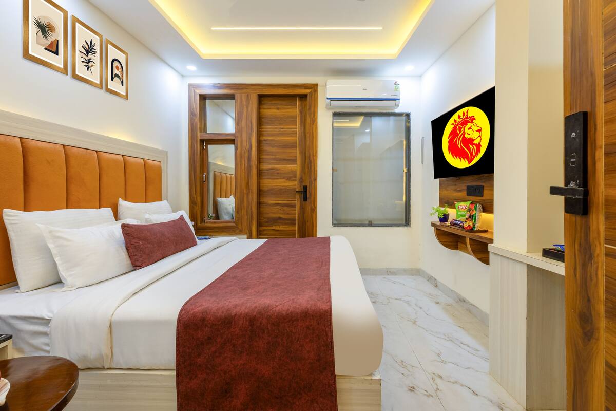 Double Room | Peralatan tempat tidur premium, gebar bulu kapas, busa memori, meja 