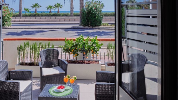 Terrace/patio - Cozy waterfront apartment, 10 min.ValledeiTempli-Casa al Mare Circe (San Leone)