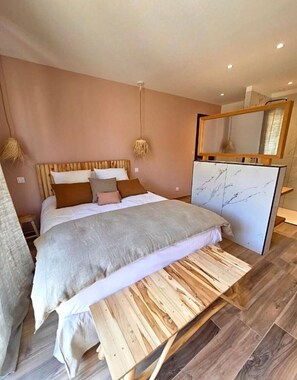 5 bedrooms, WiFi, bed sheets - Mahana House (BONIFACIO)