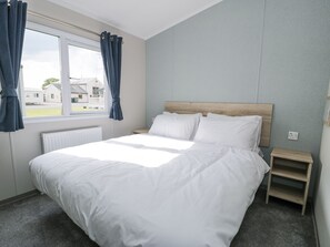 2 bedrooms, individually decorated, individually furnished, free WiFi