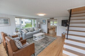 Smart TV, table tennis