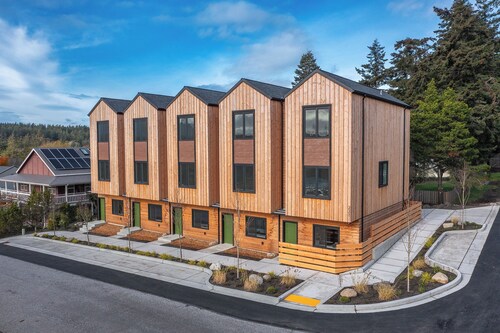 Brand New Madrona Suites #3 Modern 3 bedroom in the heart of Orcas Island