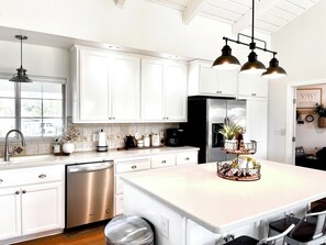 Micro-ondes, four, plaque de cuisson, lave-vaisselle