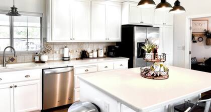 Charming family home near Downtown @The Grounds, Pets & Families, large backyard