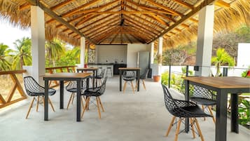 Khu ẩm thực ngoài trời