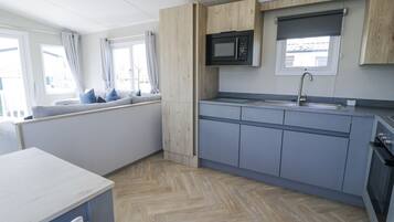 Cookware/dishes/utensils