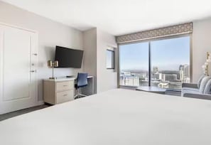 2 chambres, coffres-forts dans les chambres, bureau
