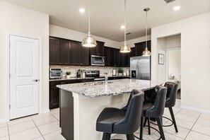 冰箱、微波炉、烤箱、炉灶