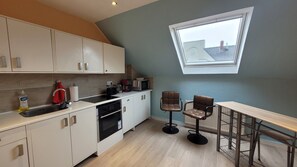 Fridge, microwave, oven, stovetop - Privilege - lots included! See description (Viersen)