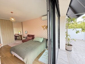 5 chambres, fer et planche à repasser, Wi-Fi, draps fournis