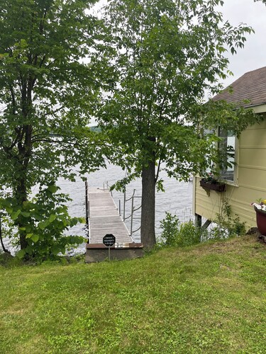 Cozy 500sf cabin with private dock