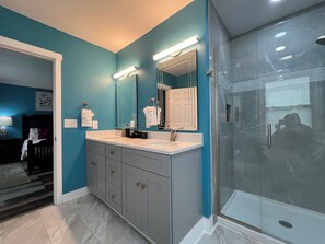 Shower, hair dryer, towels - The Porchside Perch Walk to UNA/Downtown Florence (Florence)
