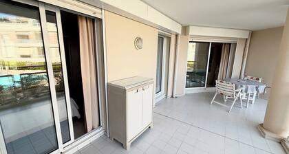 2-Bedroom Apartment with Garage – Pool View – Golfe-Juan