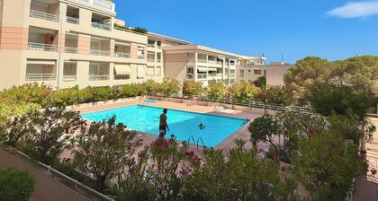 2-Bedroom Apartment with Garage – Pool View – Golfe-Juan
