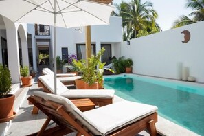 2 kolam renang outdoor
