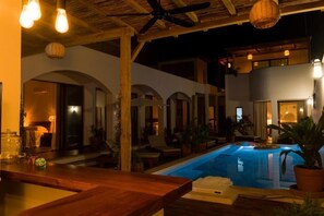 2 kolam renang outdoor