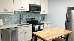 Mikrowelle, Ofen, Herdplatte, Geschirrspüler