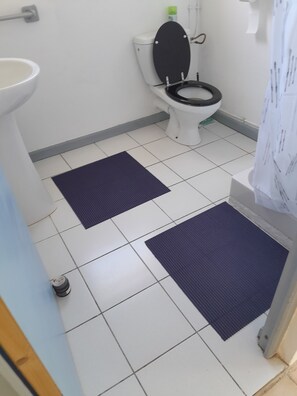 Bruser, håndklæder, Toiletpapir