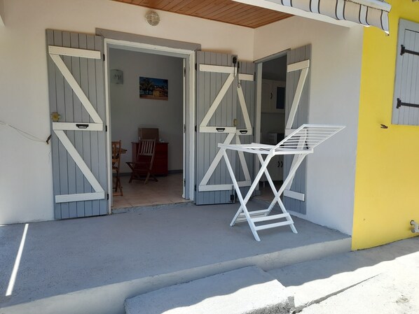 Exterior detail - House, located on the Guadeloupe coast. 25min. from the volcano. (Vieux-Fort)