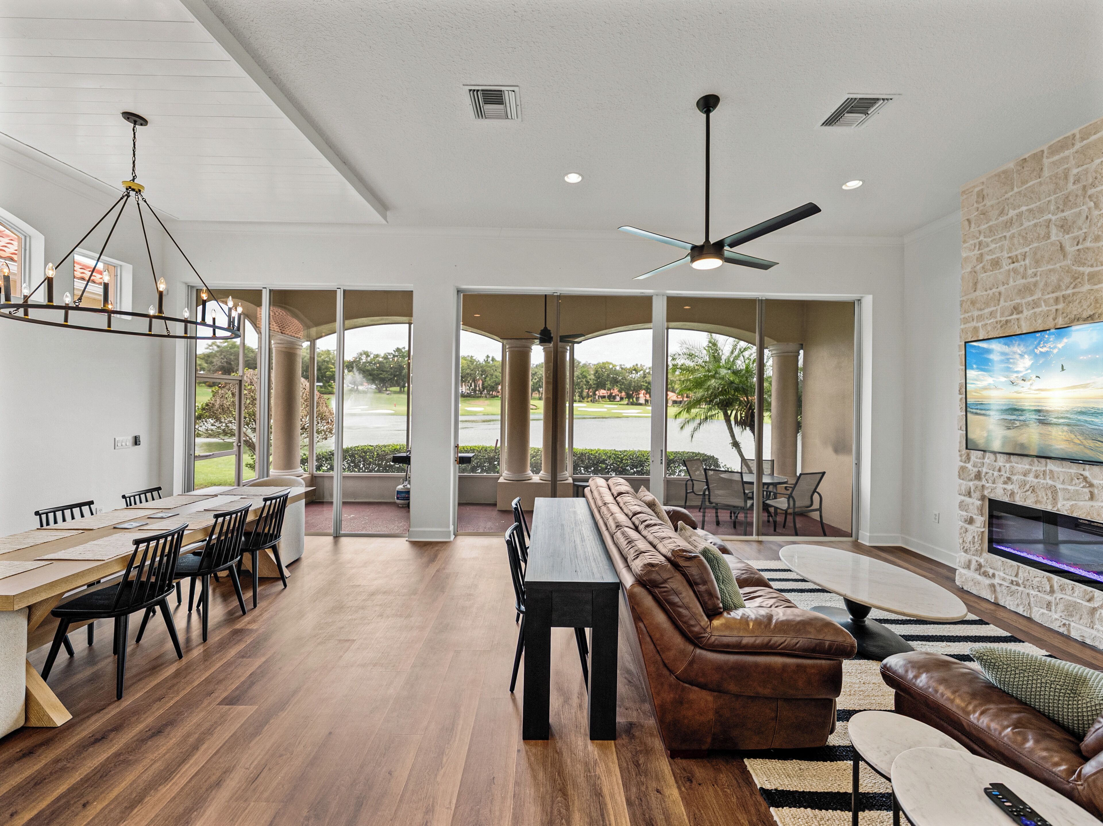 Smart-tv en een open haard