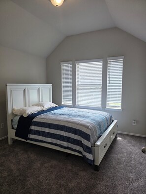 5 bedrooms, desk, iron/ironing board, WiFi - Family-Friendly 5BR Home, Game Room + Large Backyard! with AC, WiFi in 77407 (Richmond)