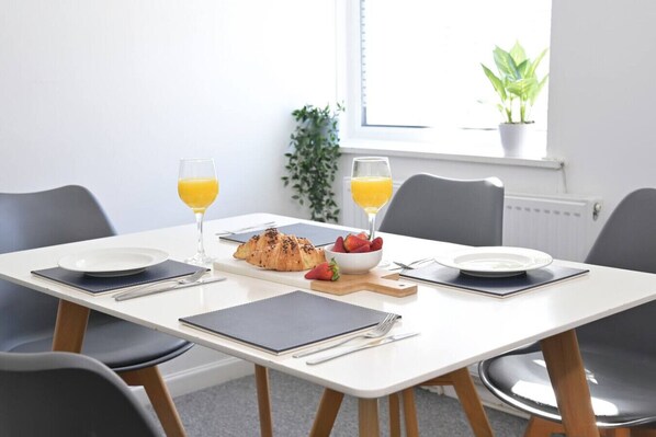 Dining - Spacious Penthouse | Central Location | 3 Doubles (Plymouth)