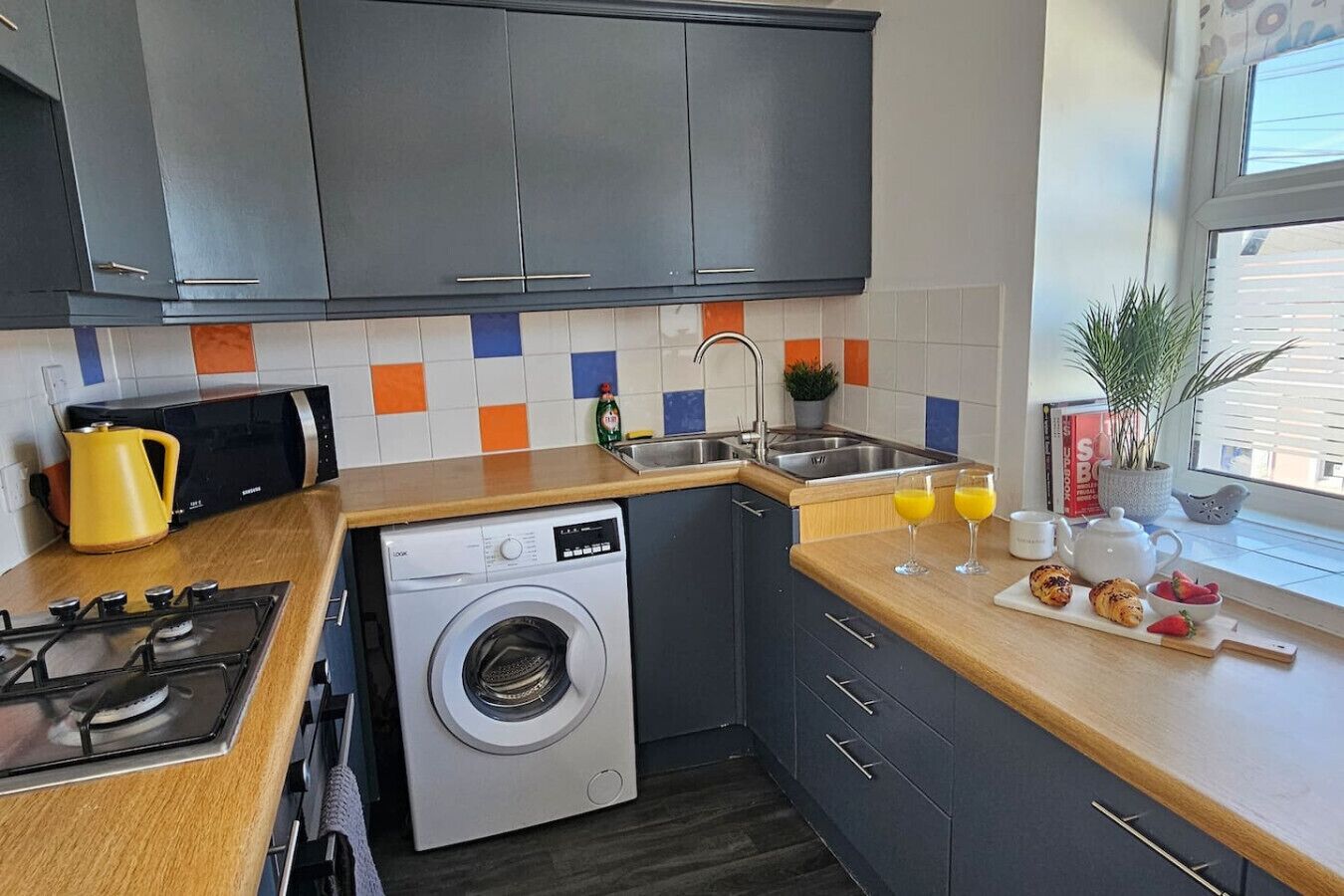 Fridge, microwave, oven, coffee/tea maker