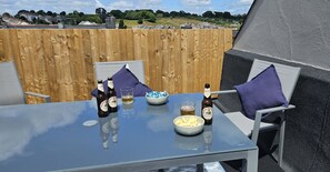 Outdoor dining - Spacious Penthouse | Central Location | 3 Doubles (Plymouth)