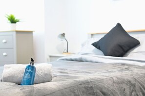 2 bedrooms, iron/ironing board, free WiFi, bed sheets