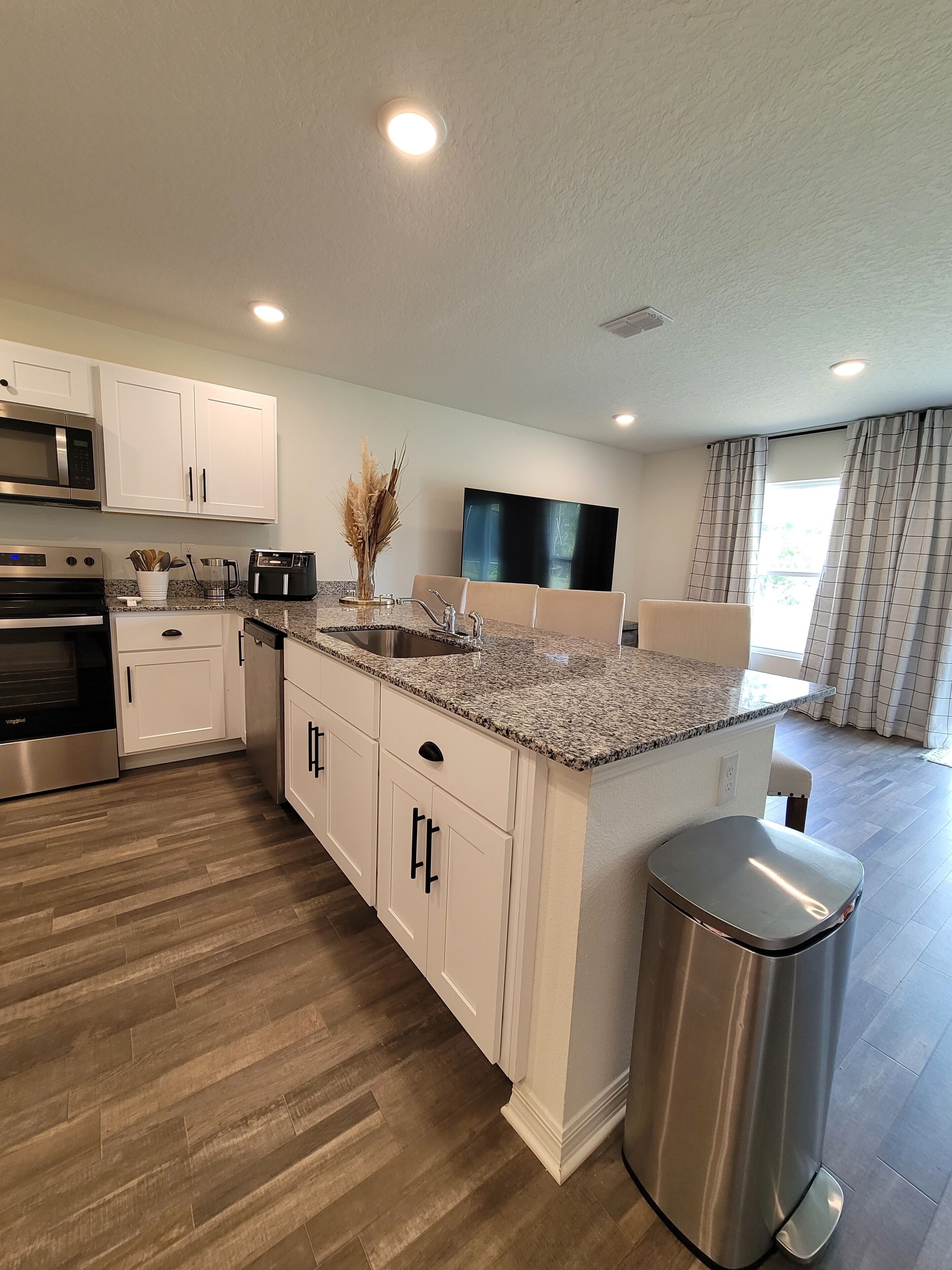 Microwave, oven, stovetop, dishwasher