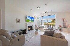 Een smart-tv en een open haard