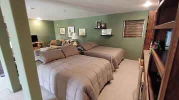 4 chambres, fer et planche à repasser, Wi-Fi, draps fournis