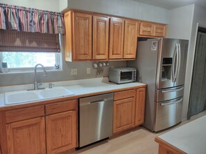 Microonde, forno, piano cottura, lavastoviglie