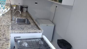 Standard Apartment | Private kitchen | Microwave, cookware/dishes/utensils