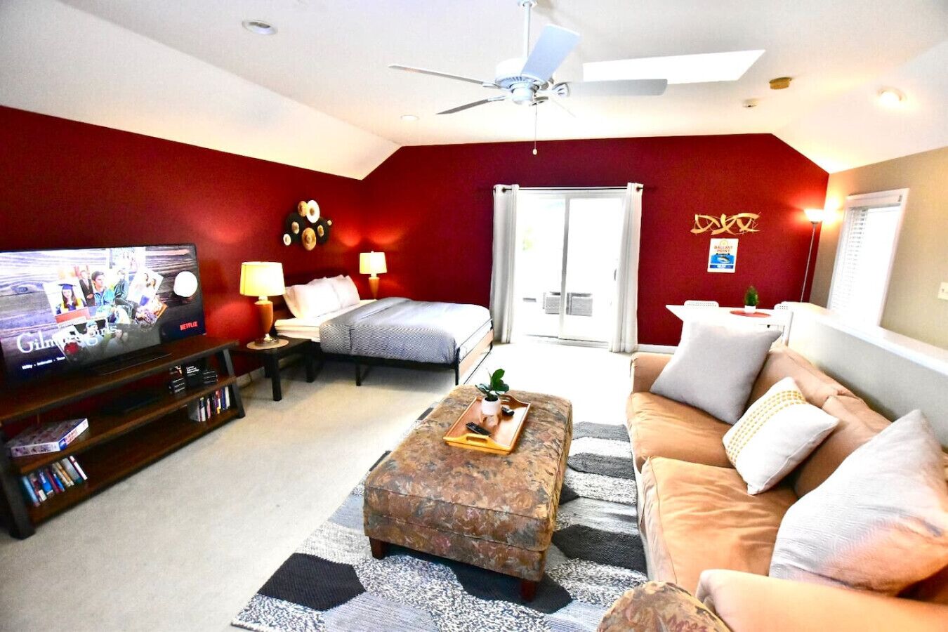 4 bedrooms, desk, iron/ironing board, travel crib