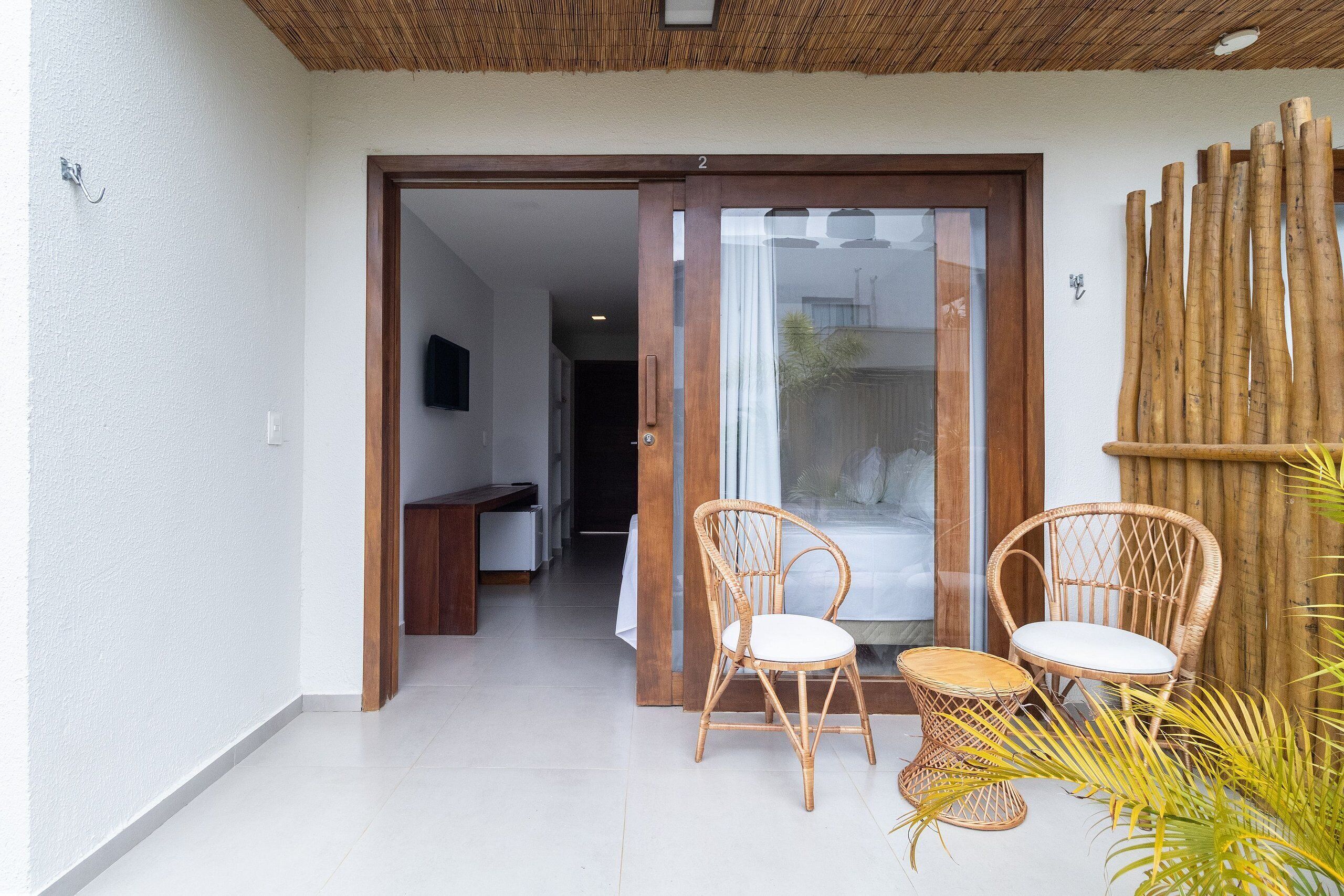 Bureau, espace de travail pour ordinateur portable, Wi-Fi gratuit