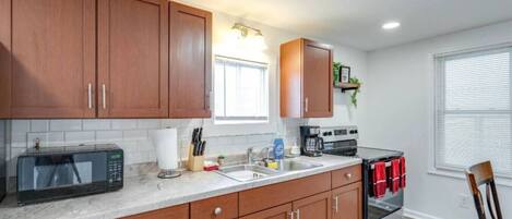 Refrigerador, microondas, horno, placa de cocina