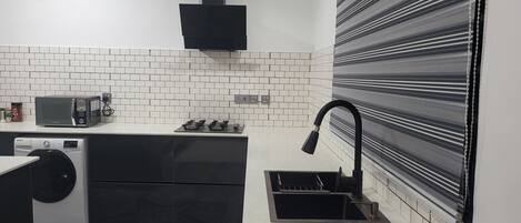 Microondas y placa de cocina