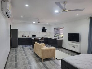 1 chambre, fer et planche à repasser, Wi-Fi, draps fournis