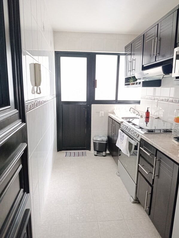 Fridge, microwave, oven, stovetop