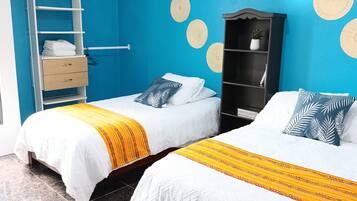 2 bedrooms, iron/ironing board, free WiFi, bed sheets